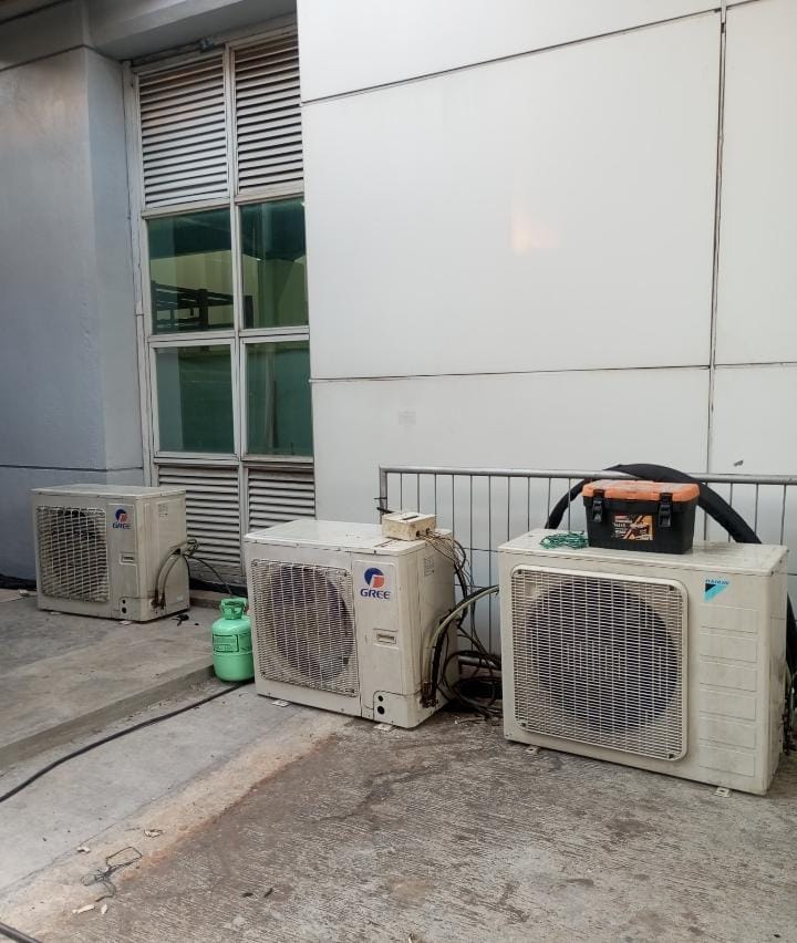 AC standing unit outdoor